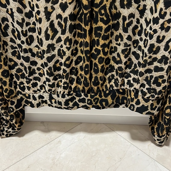 ALLSAINTS- Leopard collared, buttoned w covered placket & front pockets 🐆 - Picture 4 of 7